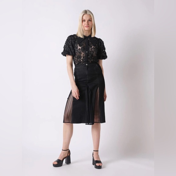 Sheer Flower Top with Puff Sleeves - Picture 4 of 5